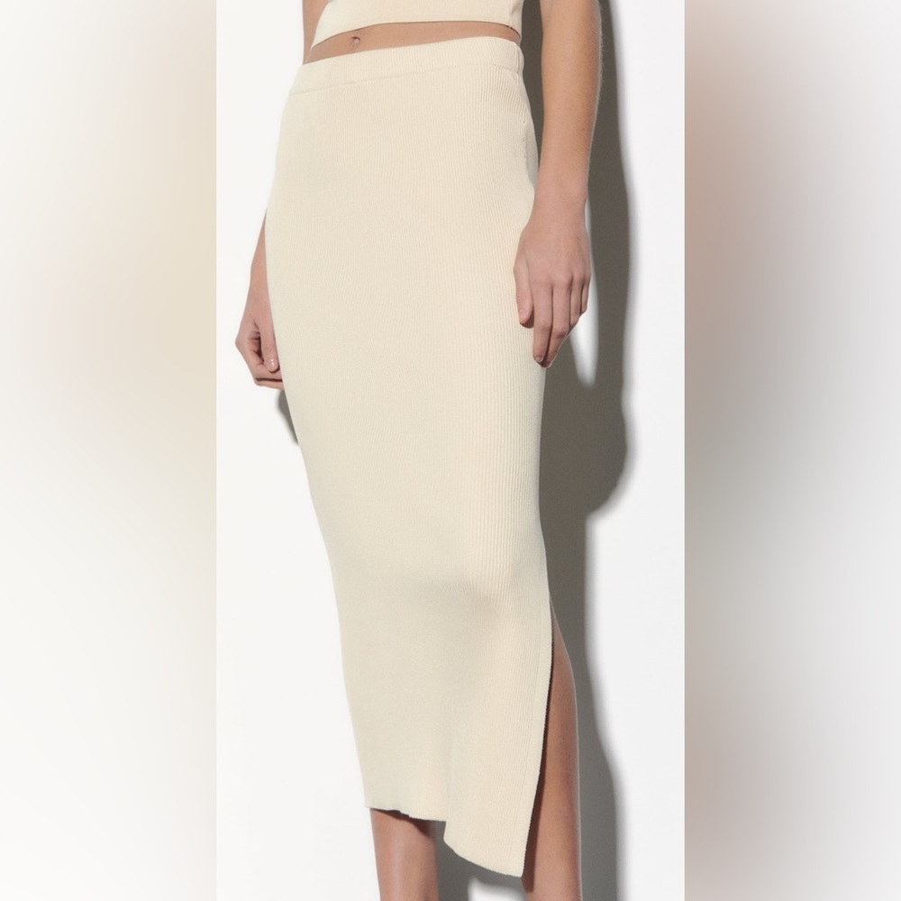 Ribbed knit skirt - Picture 1 of 5